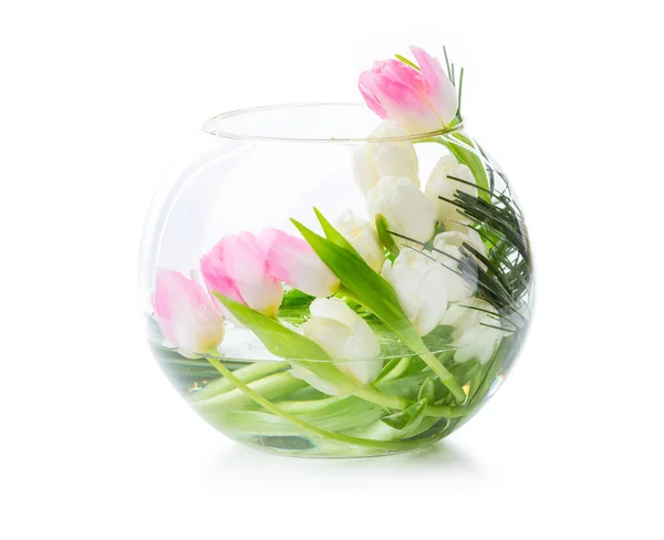 玻璃瓶中的粉色和白色郁金香 背景为白色 — 图库照片