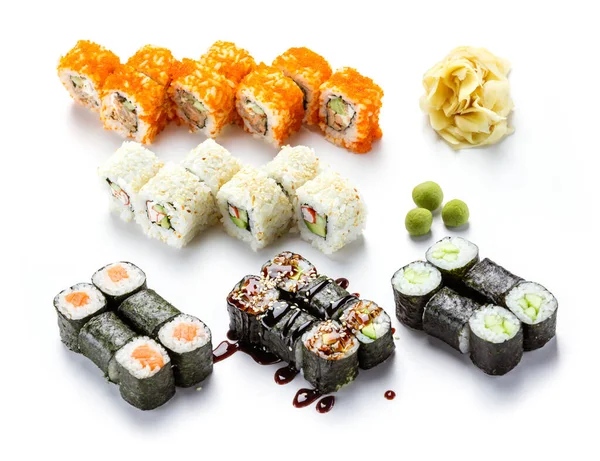 Sushi Rolki Wasabi Kulki Marynowany Imbir Białym Tle — Zdjęcie stockowe