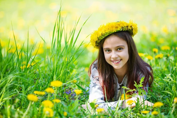 Cute Young Girl Wearing Wreath Dandelions Smiling While Lying Grass — Stock Photo, Image