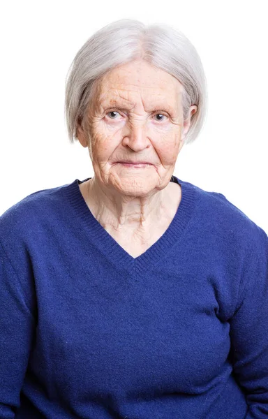 Porträt Einer Lächelnden Seniorin Auf Weißem Hintergrund — Stockfoto