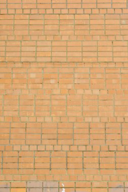 Güzel boş geçmiş. Işık turuncu tuğla duvar. Düzen. Taş, hatta satır doku.
