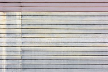 Olağandışı çizgiler gradyan ile duvar.