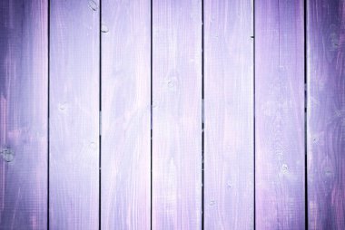 Çit panoları içinde mor boyalı. Ahşap çıta dokulu arka plan. Bir skeç ile fotoğraf.