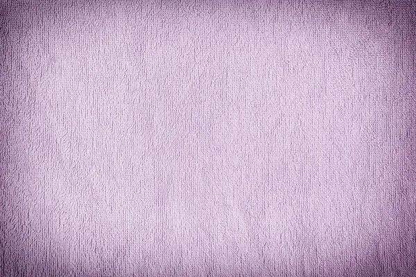 Текстура махрового полотенца сирень крупным планом. Пустой светлый фон с виньеткой . — стоковое фото