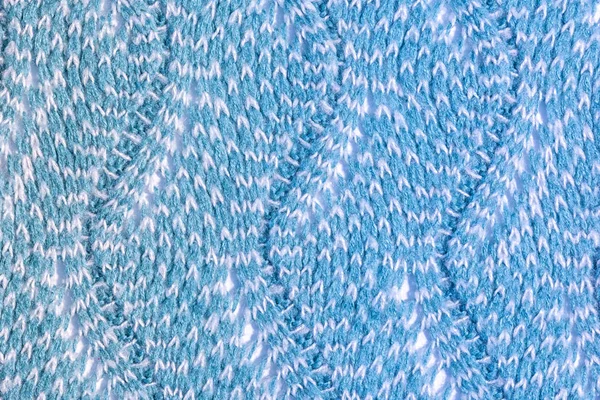Tricotat model de zigzag aproape. Textura produselor din lână. Fundal albastru gol . — Fotografie, imagine de stoc