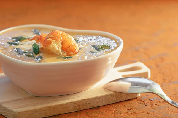 Close Delicious Cream Soup Shrimps Onion — Stock Photo, Image