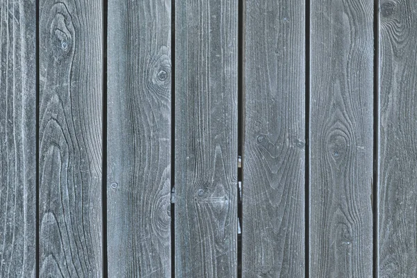 Uma cerca de placas cinzentas lisas. Fundo com textura de madeira velha . — Fotografia de Stock