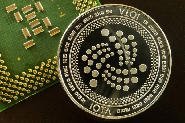 Iota es una forma moderna de cambio y esta moneda criptográfica es un medio conveniente de pago en el — Foto de Stock