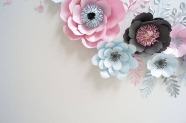 pastel renklerde çok renkli kağıt çiçekler