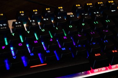 Masada çok renkli profesyonel oyun mekanik RGB klavye