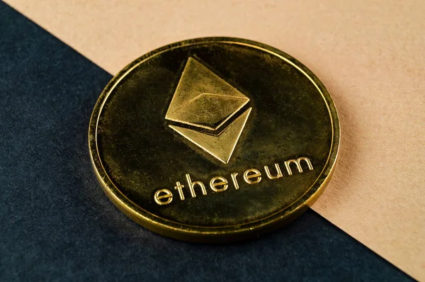 Ethereum est un moyen moderne d'échange et cette crypto-monnaie est un moyen pratique de paiement dans le domaine financier — Photo