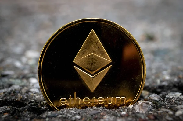 Ethereum це сучасний спосіб обміну, і ця криптовалюта є зручним засобом оплати в фінансовому — стокове фото