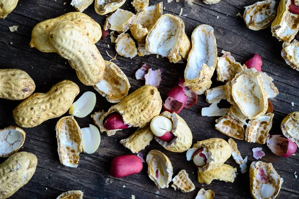 Healthy and diet food. Unpeeled peanuts on wooden rustic backgro — Stock Photo, Image