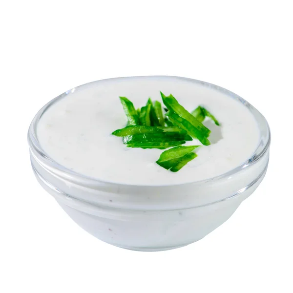 Molho Tzatziki. Molho de iogurte de creme azedo de pepino grego preparado — Fotografia de Stock