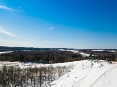 Aktif eğlence ve kış eğlence. Kayakçı ve Snowboard düşkünleri