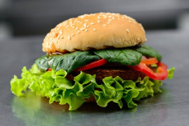 Lezzetli lezzetli sebzeli quinoa nohut burger sebze Patty ile