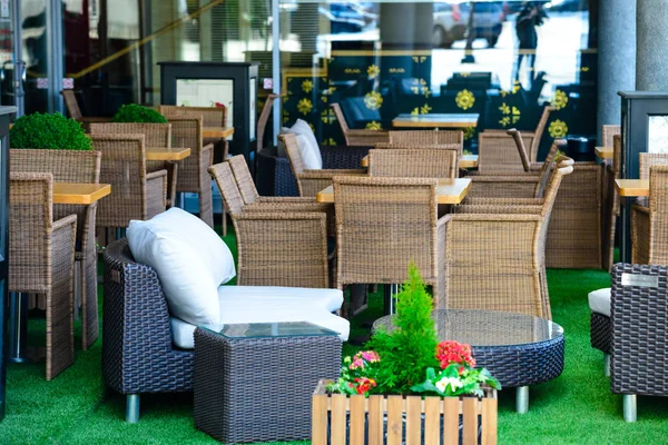 Sokak modern restoran eski Avrupa şehir