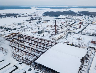 Hava atış. Kış gününde büyük fabrika