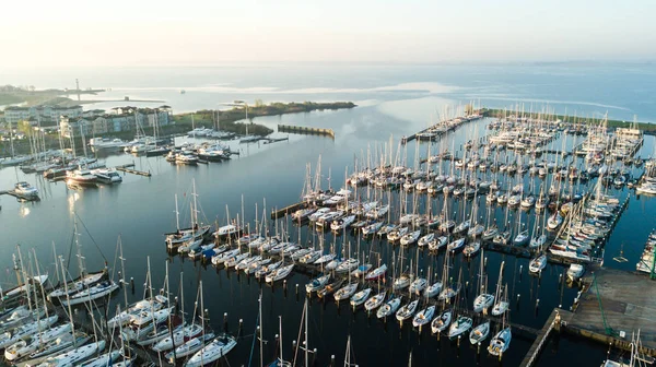 Deniz liman infrance havadan görünümü modern büyük Lüks Yatlar