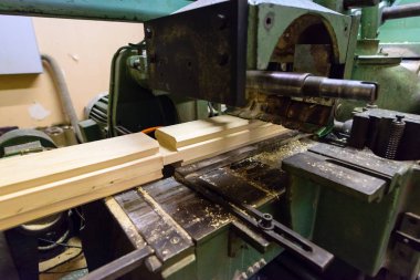 Üretim, üretim ve ağaç işleri endüstri kavramı. Cihazı