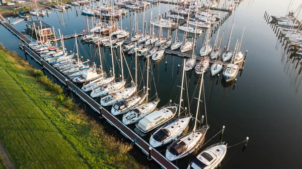 İspanya deniz limanda hava görünümünü modern büyük Lüks Yatlar