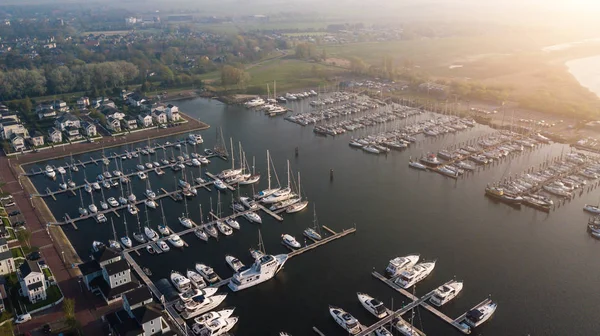 Liman havadan görünümü güzel modern lüks yatlar