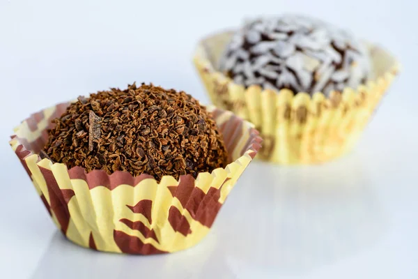 Truffes de noix de coco au chocolat sucré maison — Photo