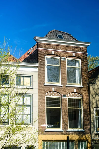 Schöne typische holländische Häuser, holland — Stockfoto
