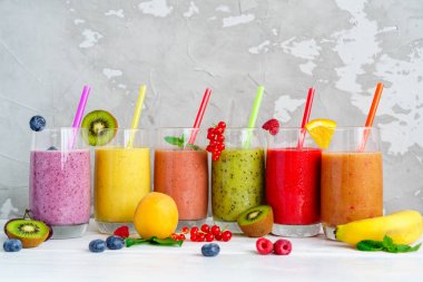 Tropikal meyve ile Sağlıklı Smoothies kopyalama alanı
