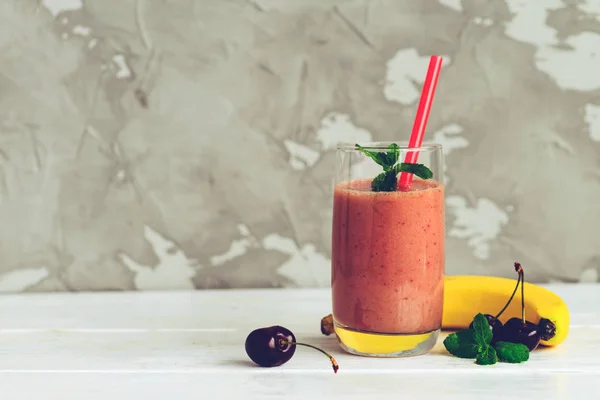 Detox Smoothies with Tropical Fruit, Berry and vegets — Stok Foto