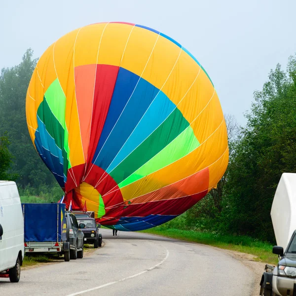 Να προετοιμάσει το ζεστό αέρα μπαλόνι πτήσης — Φωτογραφία Αρχείου
