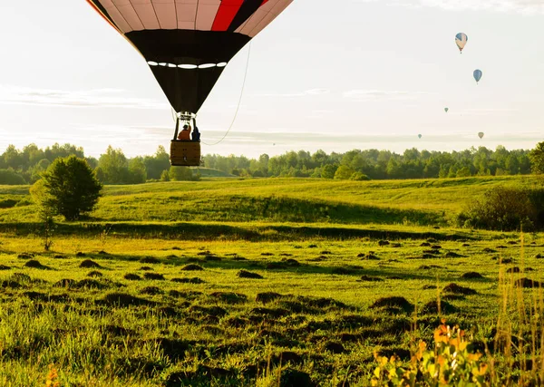 明亮多彩的热气球飞行 — 图库照片