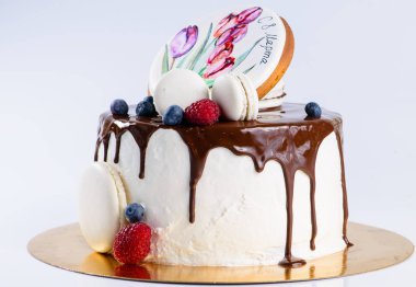 İştah açıcı şekerli tatlı. Sır cake marshmallows ile çilek 