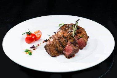 Izgara biftek lezzetli et