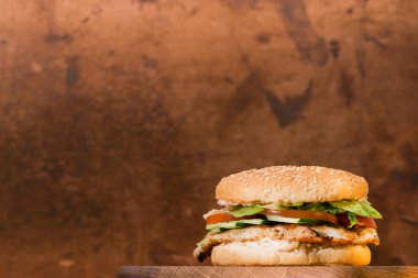 Biftek ile lezzetli klasik burger 