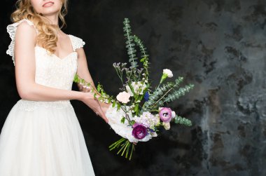 modern düğün buketi Gelin kopya alanı elinde
