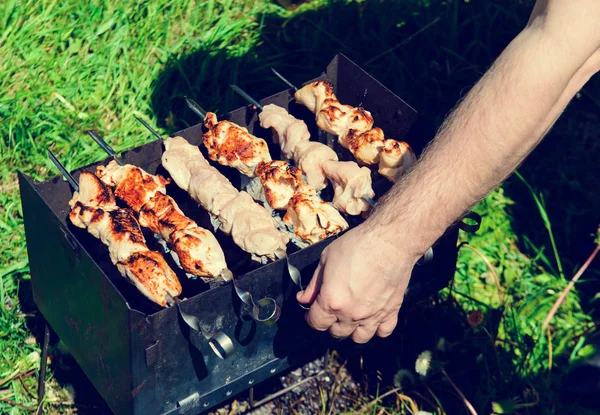 Man frying shish kebab on the grill — Stock Photo, Image