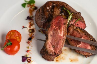 mermer sığır eti üzerinden yakın çekim biftek