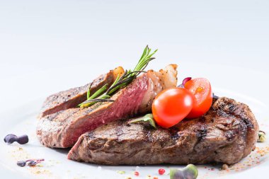 yakın çekim ızgara biftek