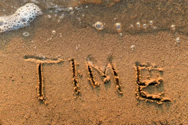 Слово Час, написаний у піску — стокове фото