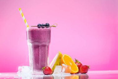 yüksek top Blueberry smoothie