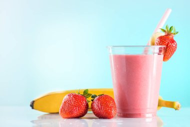 taze çilek smoothie 