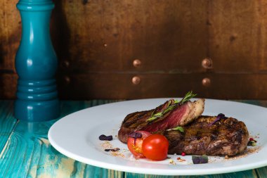 mermer sığır eti az pişmiş biftek