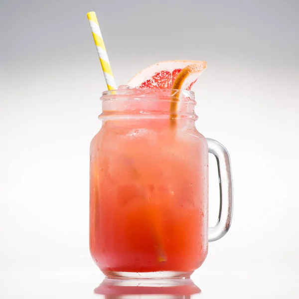 Limonada con cítricos en tarro de albañil —  Fotos de Stock