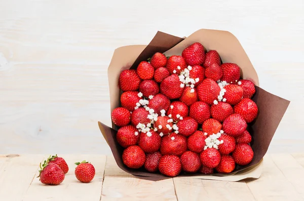 Boeket van aardbeien — Stockfoto