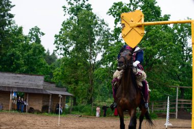 Süvarisi sırtında