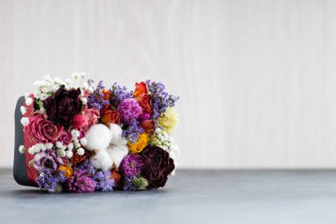 çiçekli küçük kutu