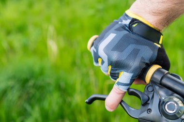 yakın çekim binici s el eldiven