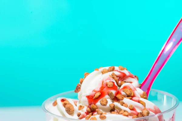 Plastic cup of an strawberry sundae — Stock Photo, Image