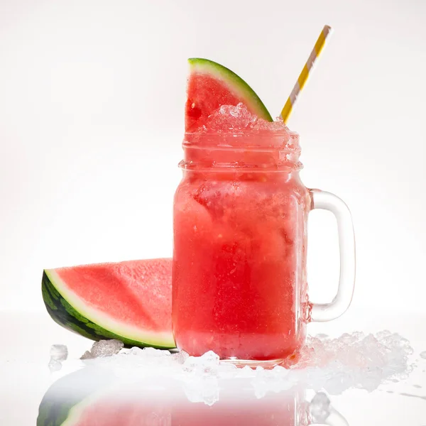 Limonádé befőttesüvegbe alkoholmentes koktél jég — Stock Fotó
